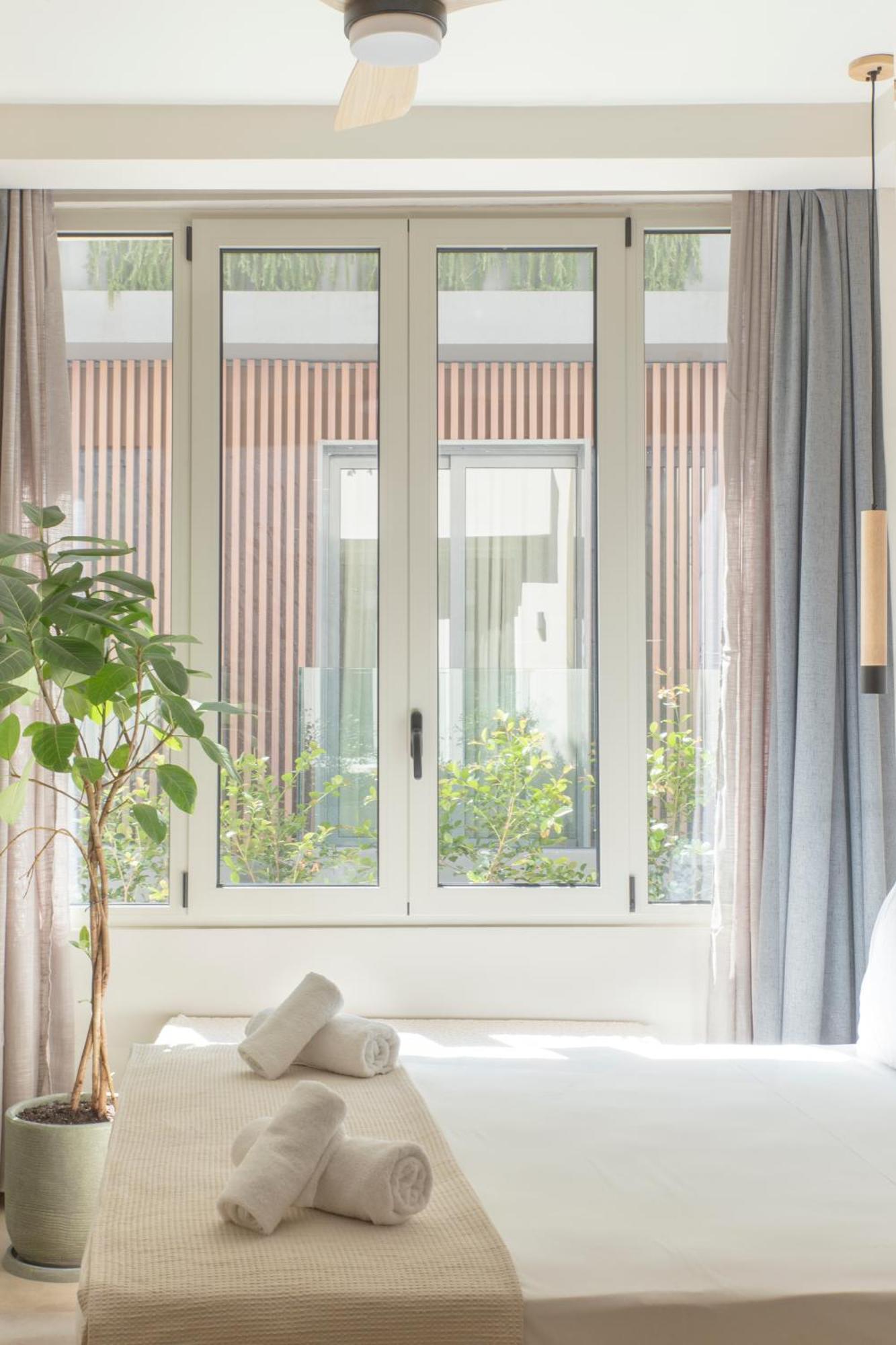 Living Stone Condo Hotel Athena Bagian luar foto