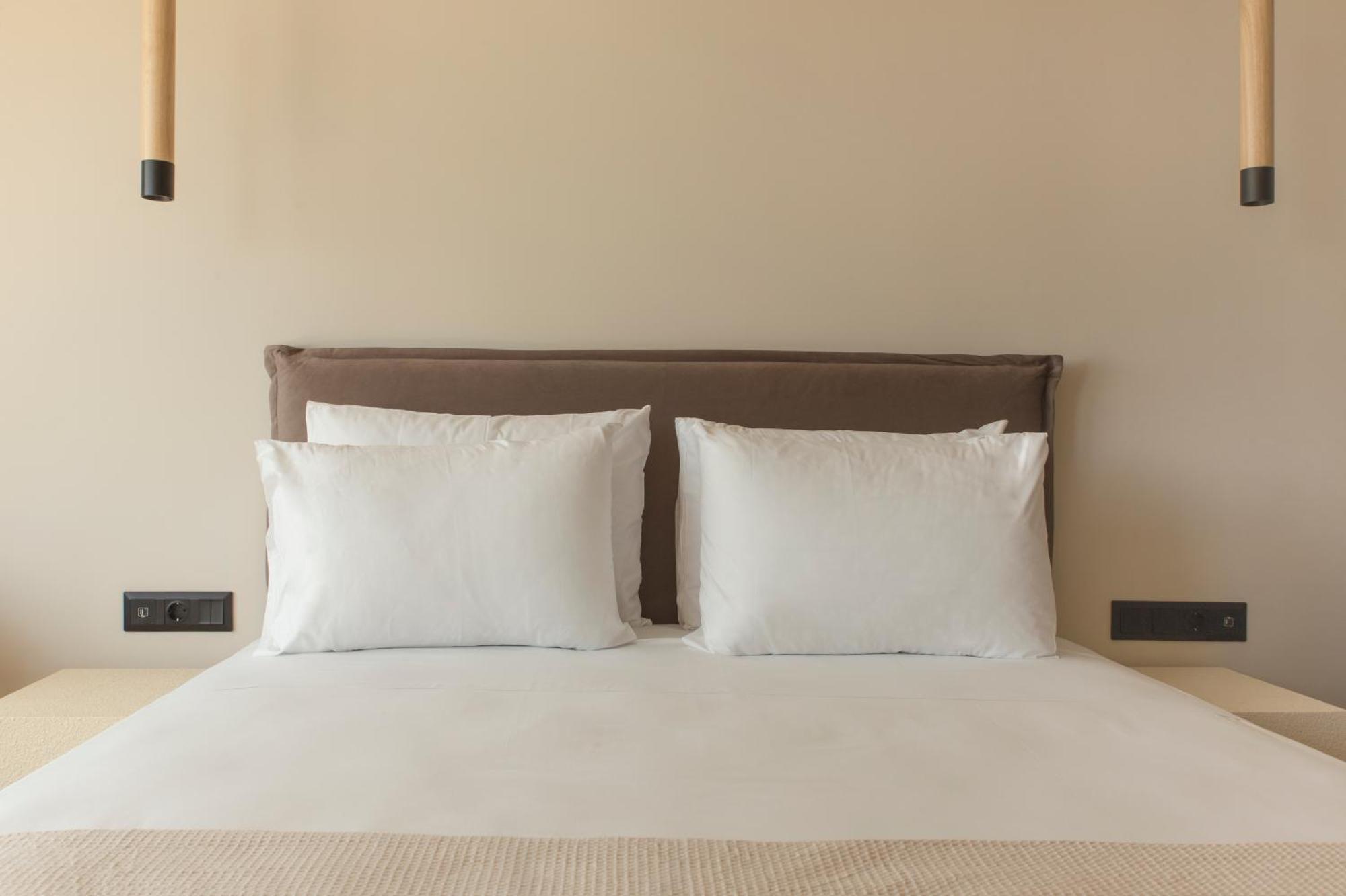 Living Stone Condo Hotel Athena Bagian luar foto